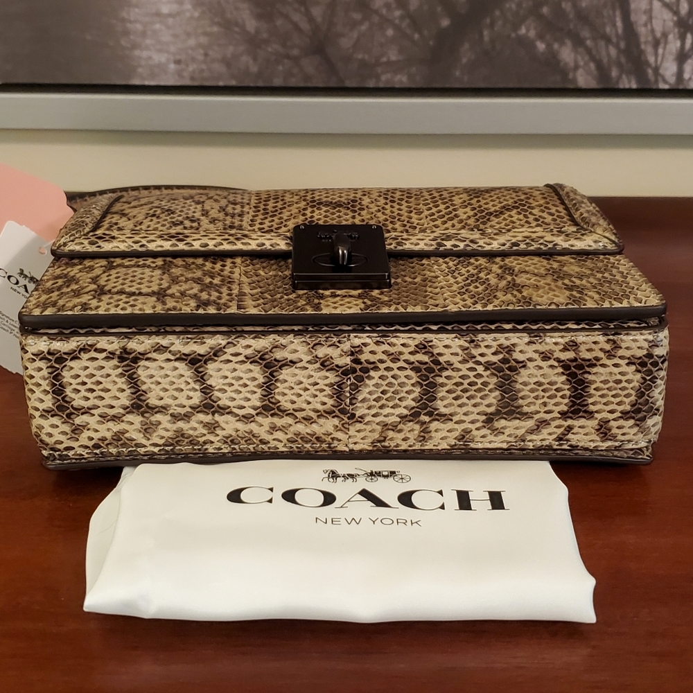Coach - Hutton - Picture 6 of 14